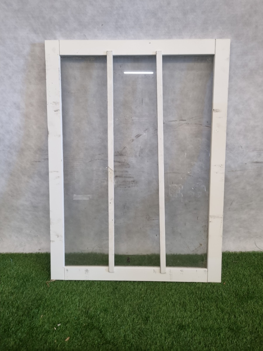 Wit houten raam - 130 x 95 cm, met losse verticale tussenstukken - SALE25085