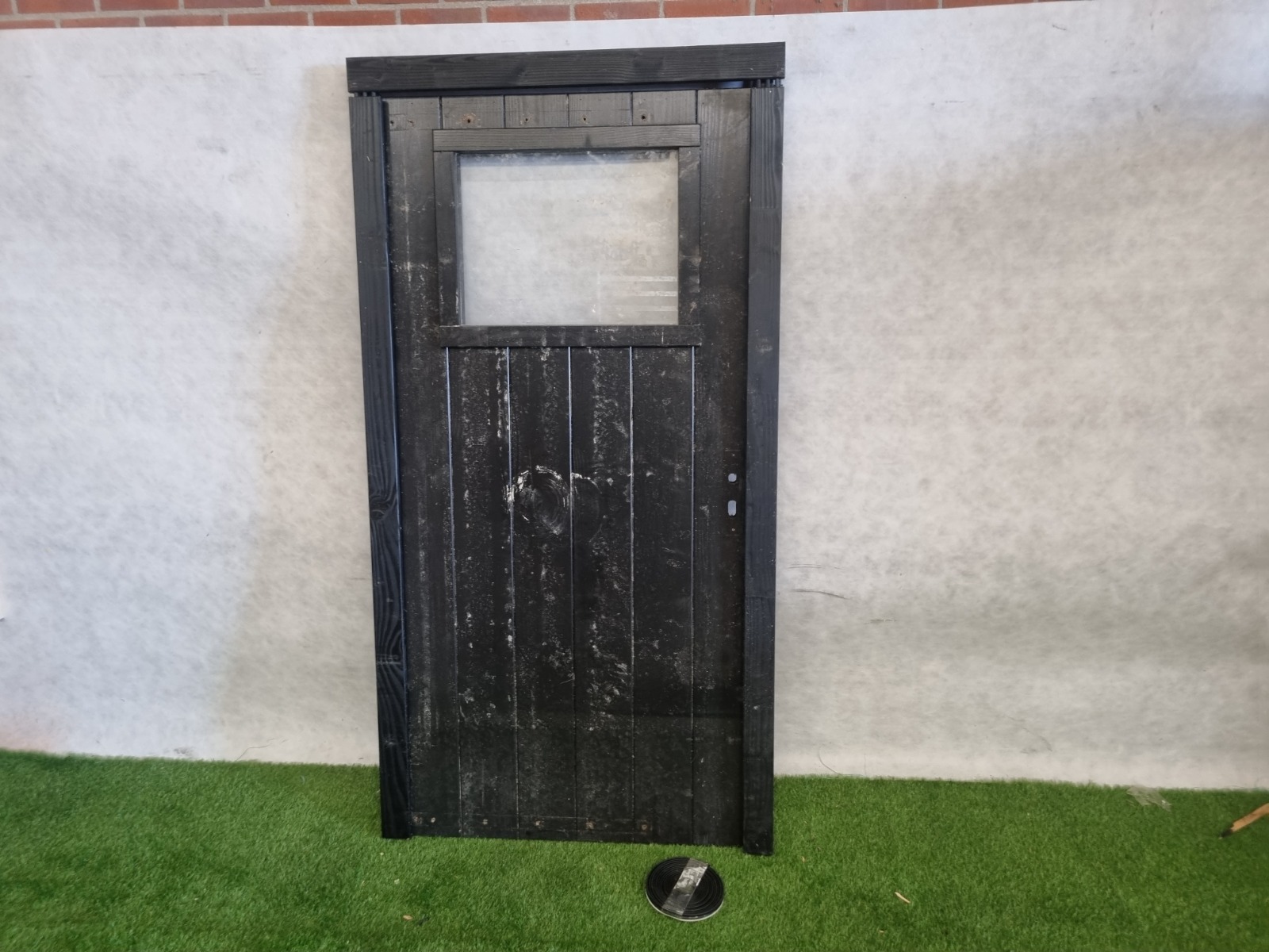 Zwarte houten deur met kozijn - dubbel glas, linksdraaiend (205 x 106,5 cm) - SALE25086