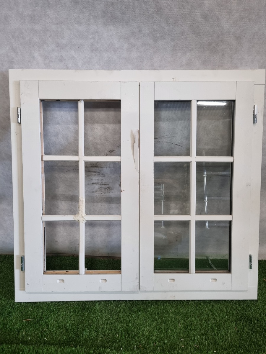 Vleugelraam van vurenhout - wit gespoten, dubbel glas (126 x 135 cm) - SALE25120