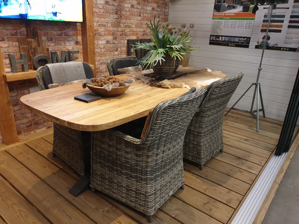 Teak tafel + 4 stoelen - Showmodel Hoofddorp afbeelding