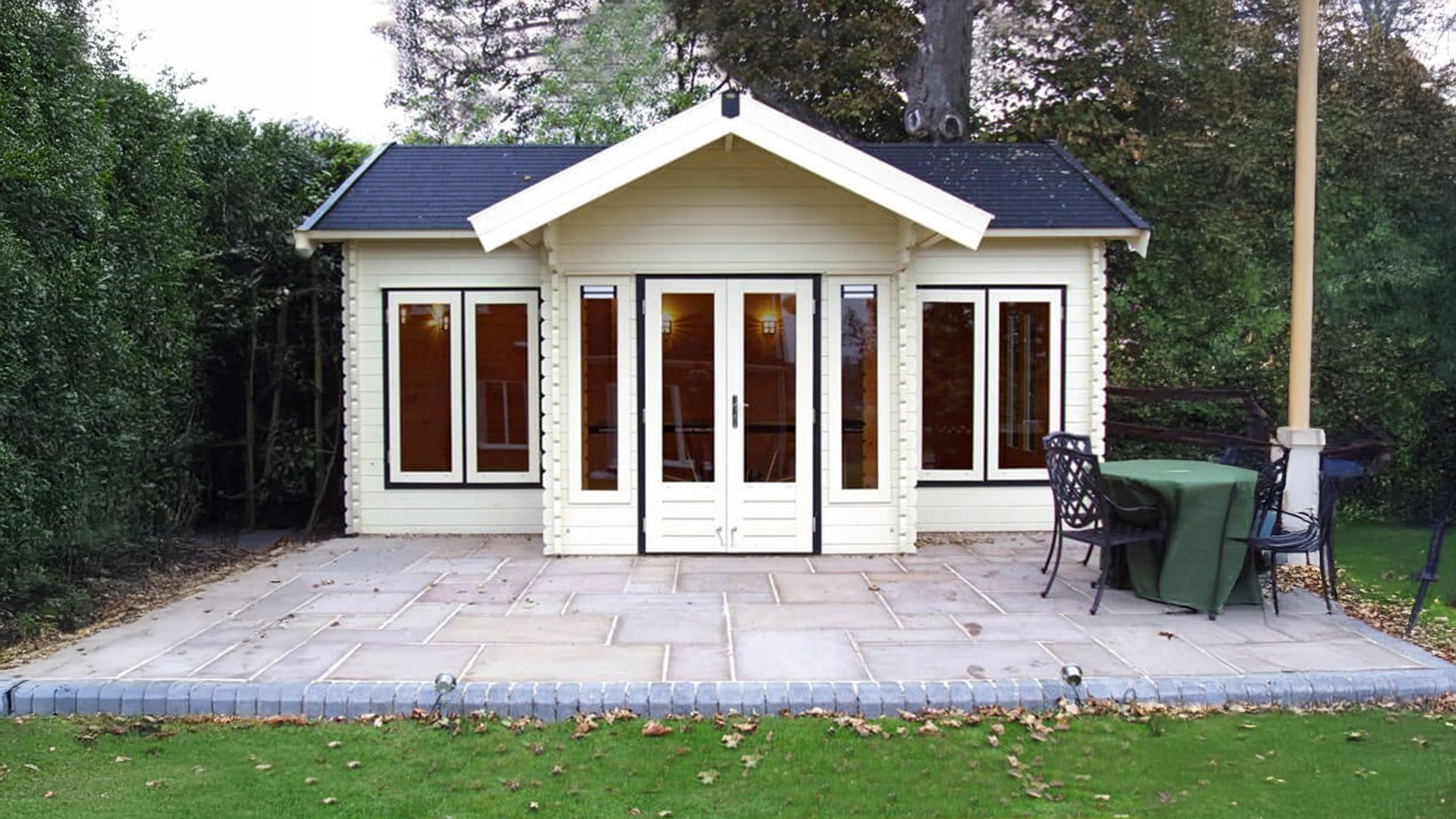 Lugarde Blokhut B22 600x350 cm - 44 mm- Zadeldak- Onbehandeld vurenhout- Lugarde afbeelding