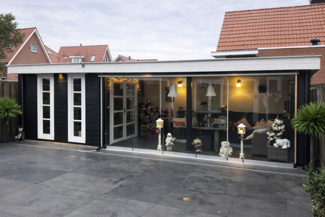 Blokhut met overkapping