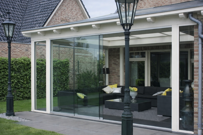 Prachtige overkapping met glasschuifsysteem