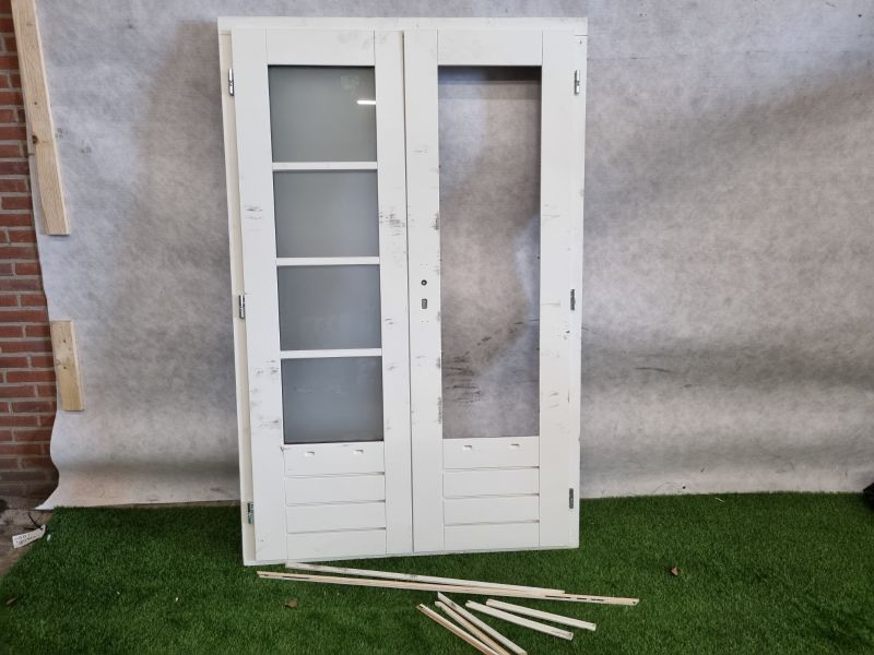 Dubbele witte houten deuren met kozijn – dubbel glas, met hangwerk (202,5 x 132 cm) - SALE25110 Dubbele witte houten deuren met kozijn – dubbel glas, met hangwerk (202,5 x 132 cm) - SALE25110
