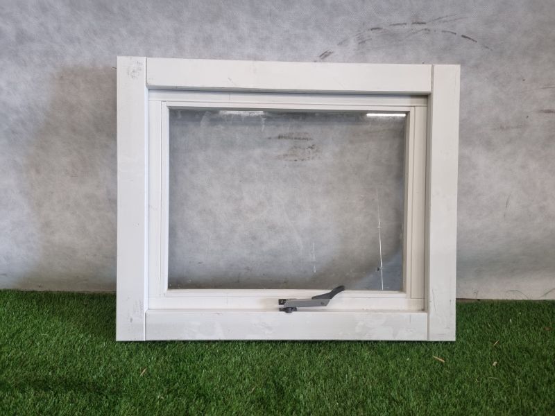 Uitzetraam wit gespoten – met kozijn (94,5 x 78 cm) - 2 stuks beschikbaar - SALE25119 Uitzetraam wit gespoten – met kozijn (94,5 x 78 cm) - 2 stuks beschikbaar - SALE25119