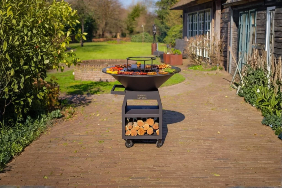 BBQ Plancha Grill Maestro XXXL Ø100cm Blackline - Met Grote wielen en houtopslag BBQ Plancha Grill Maestro XXXL Ø100cm Blackline - Met Grote wielen en houtopslag
