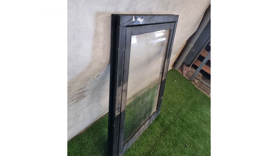 3 stuks beschikbaar: Kozijn met los raam 130x90 cm - SALE25144 3 stuks beschikbaar: Kozijn met los raam 130x90 cm - SALE25144