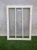 Wit houten raam – 130 x 95 cm, met losse verticale tussenstukken - SALE25085