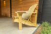 houten relax stoel voor in de tuin