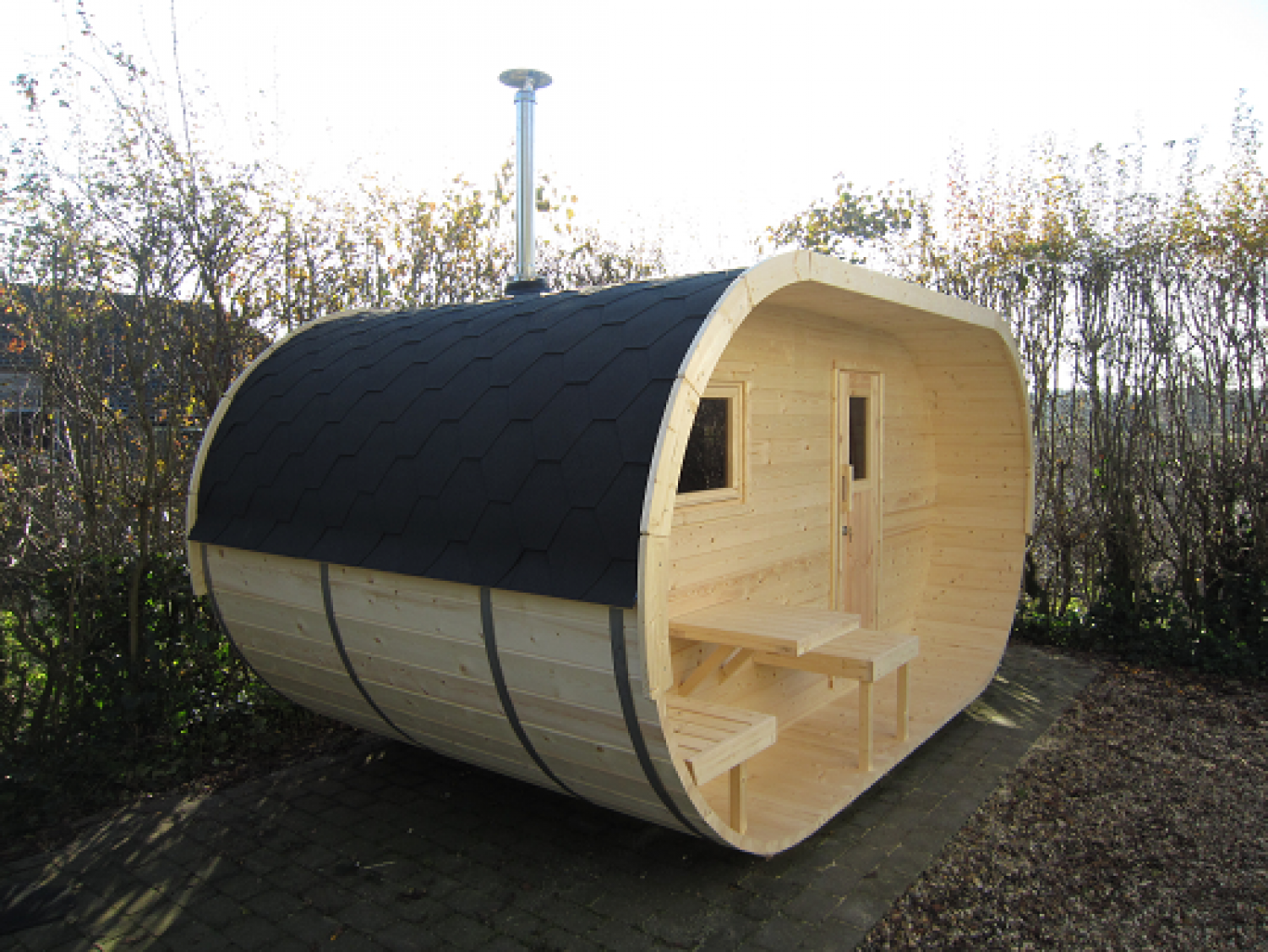 Barrelsauna Ovaal 405x240 cm  - Vurenhout opgesteld zij