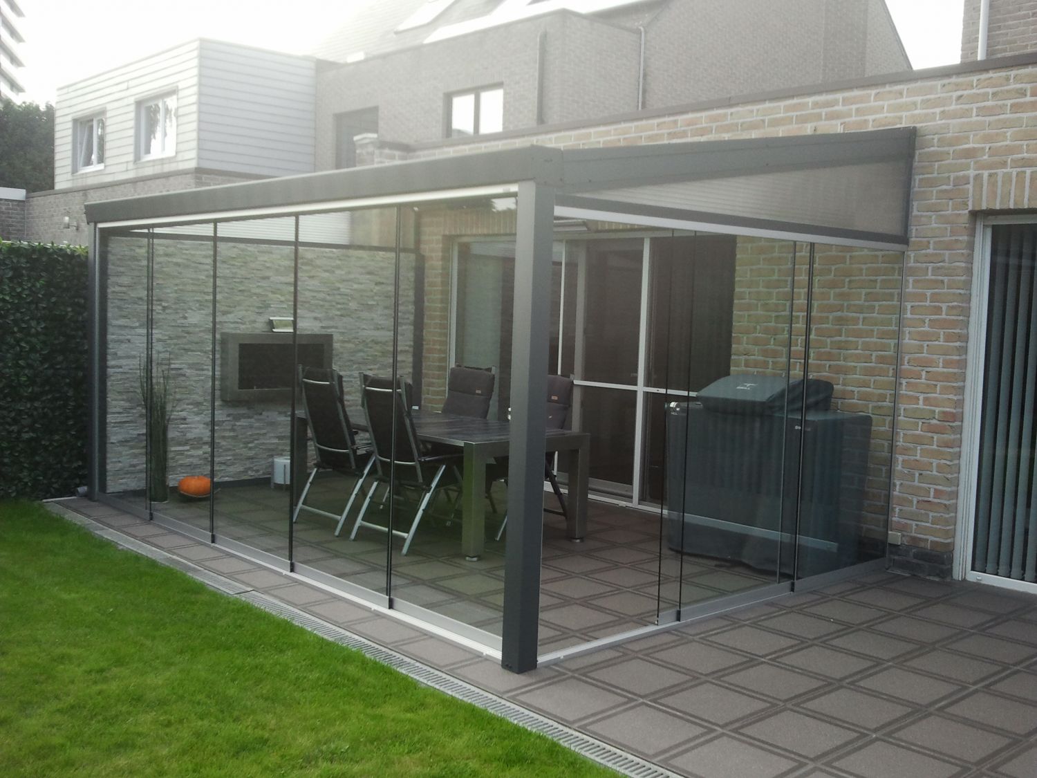 1 stuk beschikbaar: Glasschuifwand Profiline 3 spoor 290,5x240 cm - incompleet, alleen platen met loopwagens - SALE01822