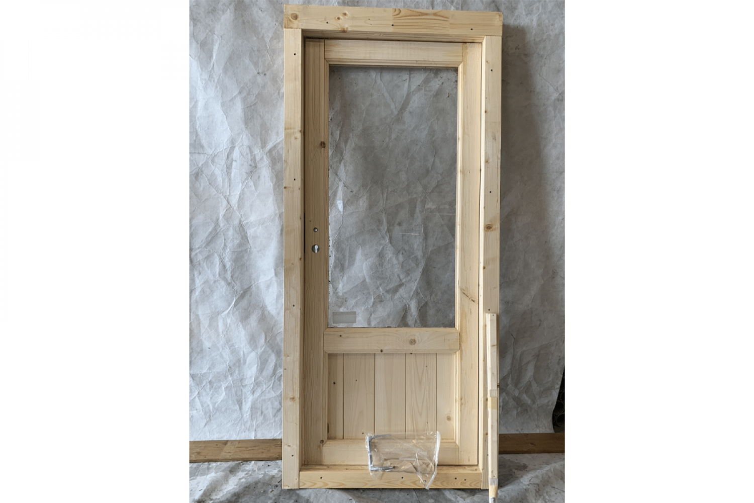 Vuren enkele deur 83x188 cm inclusief glas en beslag - Slechts 1 stuk beschikbaar! - SALE01561