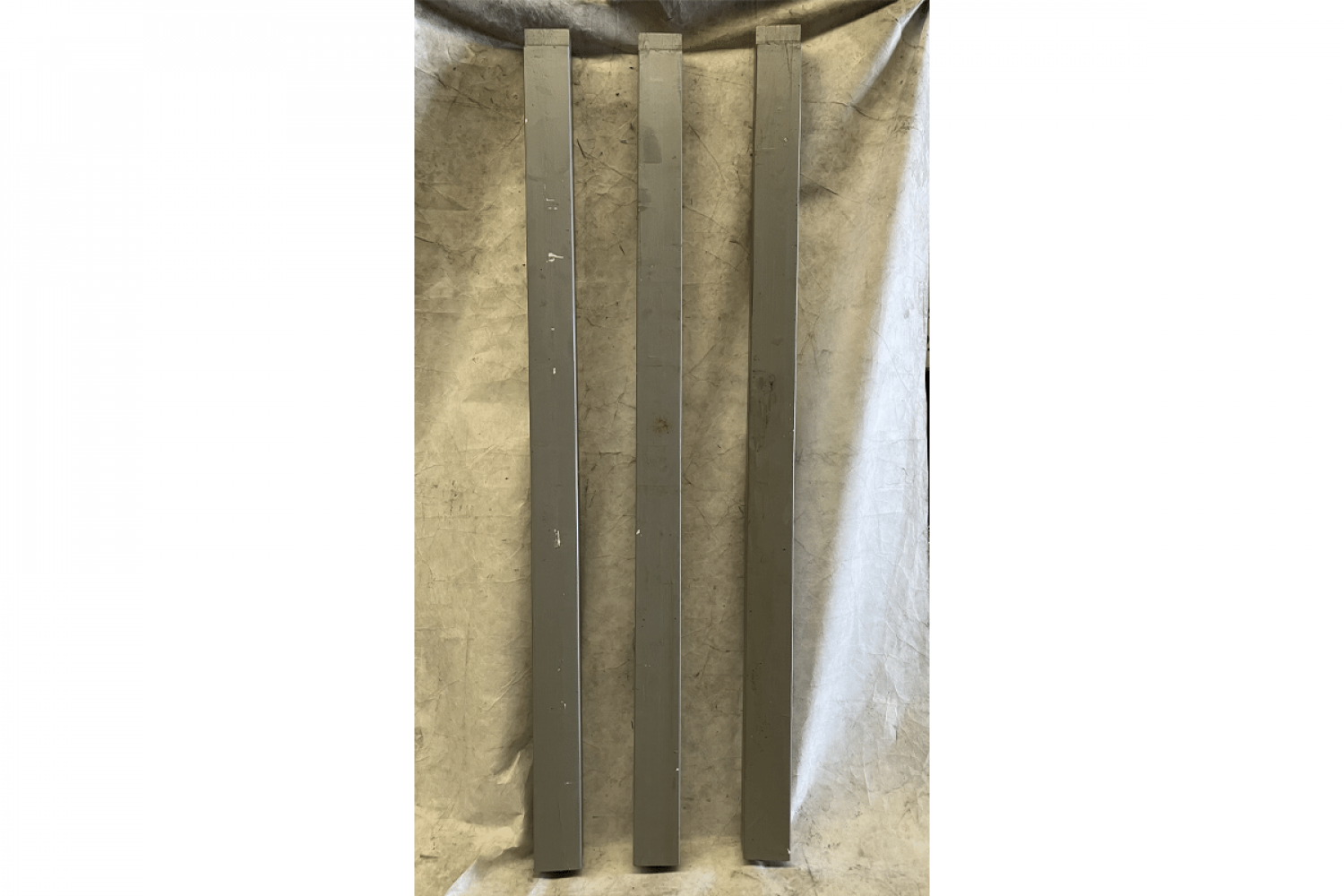 Grijze deur 74x176,5 cm - incl. 6 schoren en 3 palen - SALE01720