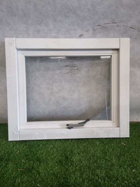 Uitzetraam wit gespoten – met kozijn (94,5 x 78 cm) - 2 stuks beschikbaar - SALE25119