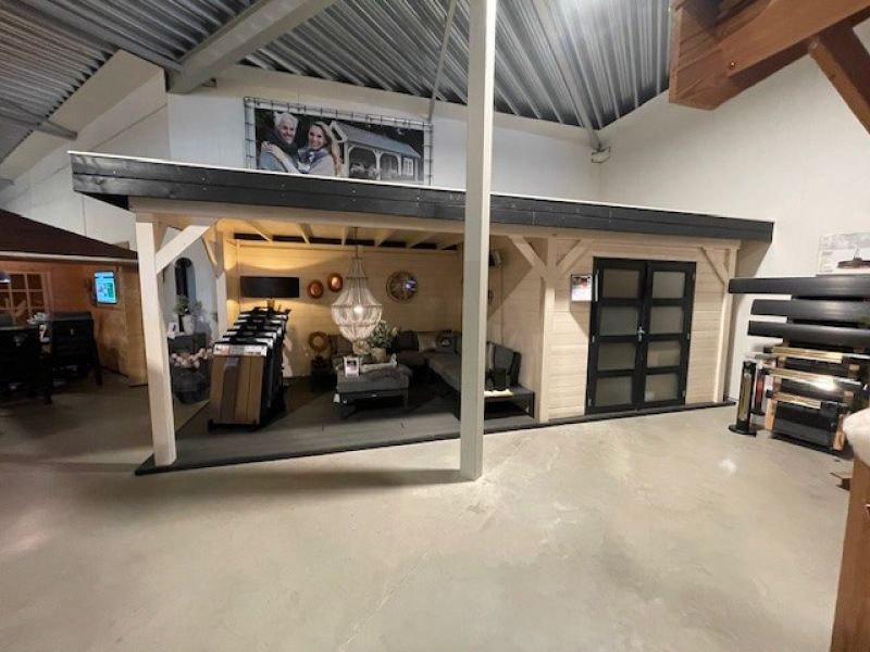 Blokhut Bosuil 300x300 cm + luifel 400 cm - antraciet en antiek wit gecoat - incl. EPDM en antraciet vlonder - excl. composiet balken Showmodel Amersfoort
