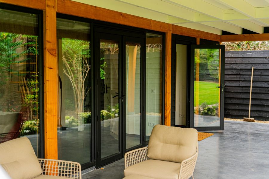 Buitenverblijf Zadeldak XXL 1145x700 cm + veranda 350 cm - Oud-Beijerland