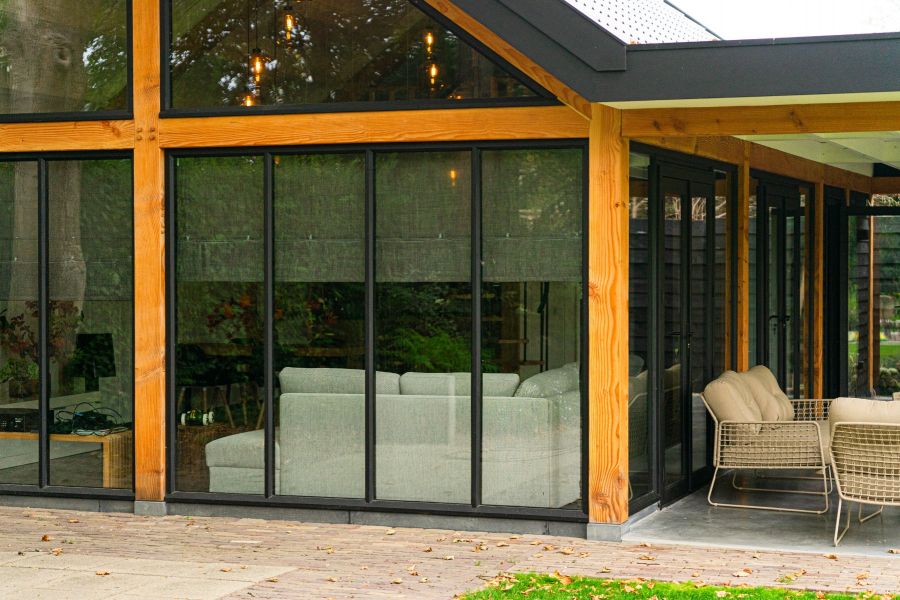 Buitenverblijf Zadeldak XXL 1145x700 cm + veranda 350 cm - Oud-Beijerland