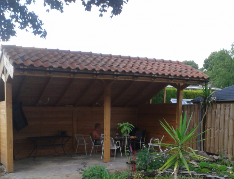 Lariks/Douglas kapschuur Goor 600x390 cm met blanke wanden - Bouwpakket
