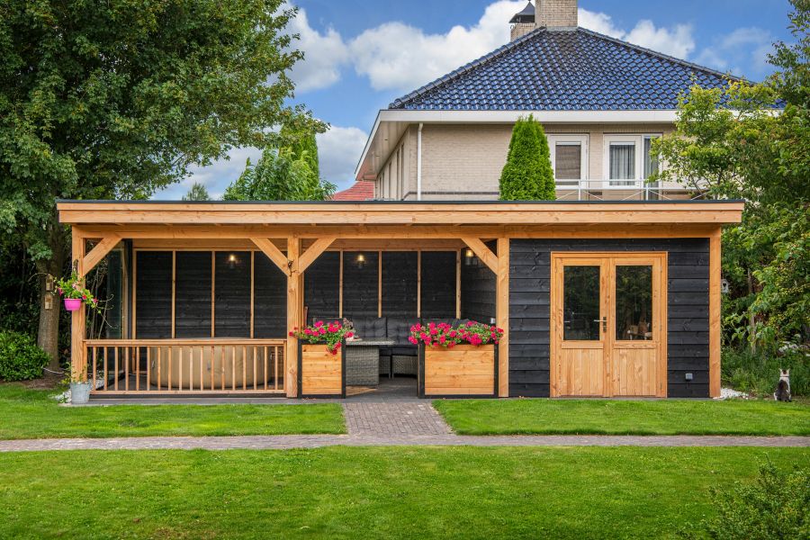 Lariks/Douglas Buitenverblijf Nijverdal 900x410 cm met zwarte wanden - Bouwpakket