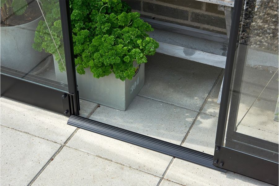 Muurkas Qube - Lean-to 24 - 128x65x204 cm - Zwart - Veiligheidsglas