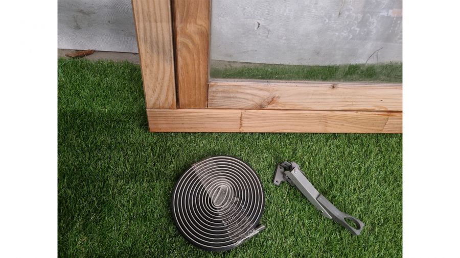 3 stuks beschikbaar: Enkel Douglas uitzetraam 94,5x77,5 cm - SALE25164