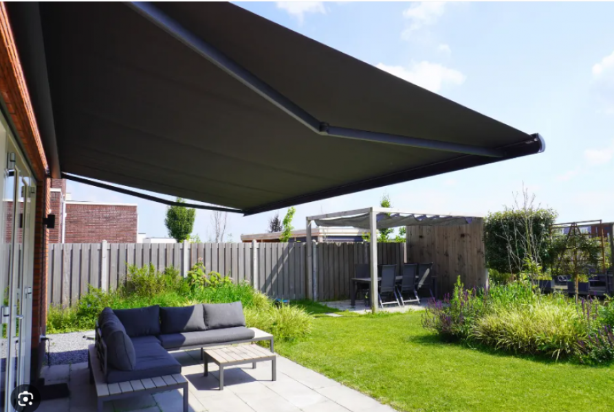 1 stuk beschikbaar: Zonnescherm 3-buis C80 750x350 cm - SALE0319