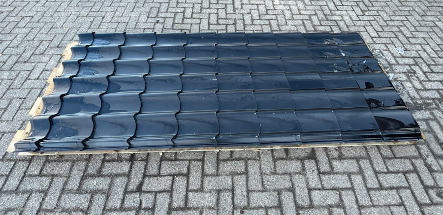 8 x Dakpanprofielplaten zwart (27,84m2) - Excl. Nokvorsten en bevestigingsmateriaal - SALE25010