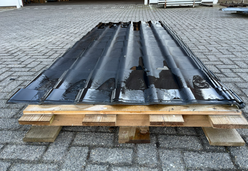 8 x Dakpanprofielplaten zwart (27,84m2) - Excl. Nokvorsten en bevestigingsmateriaal - SALE25010
