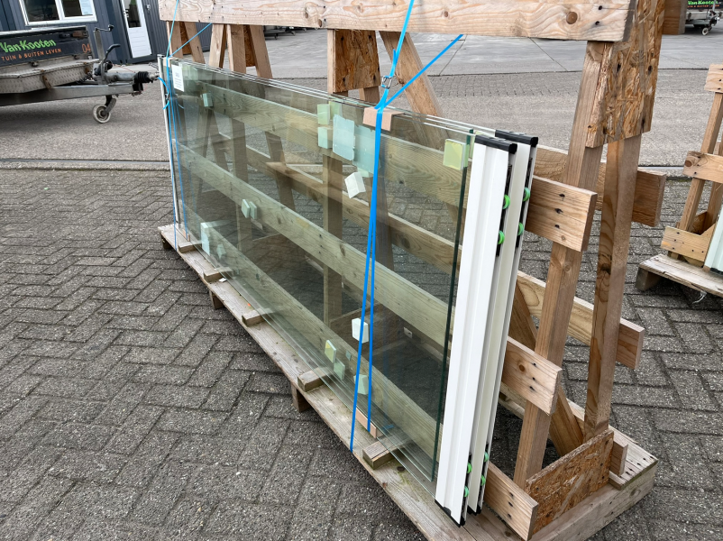 Glasschuifsysteem Profiline R3 (3-spoor) type C - 243,5x214,5 cm RAL9010 (gebroken wit), vast deel rechts - Rails antraciet - SALE25015