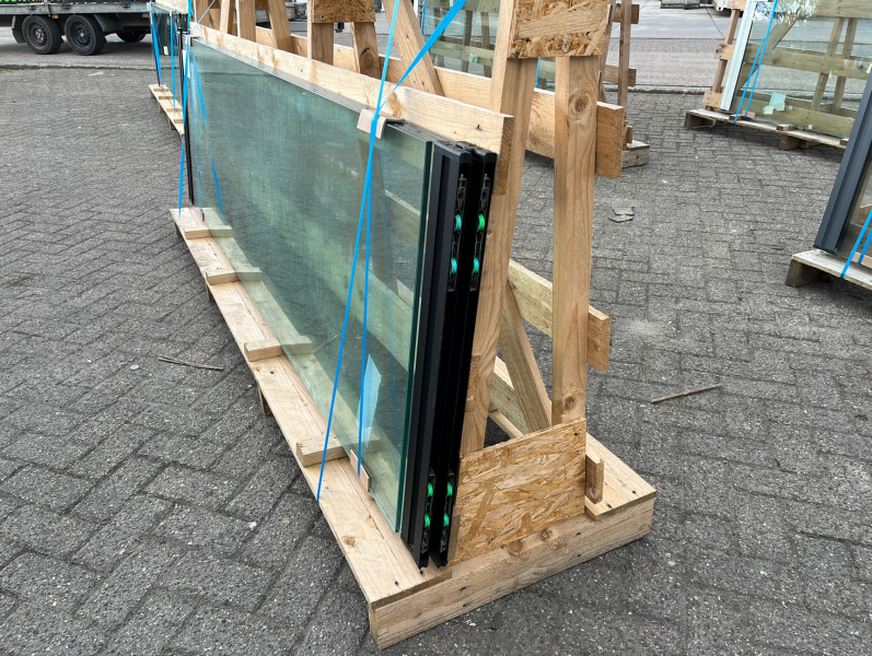 Glasschuifsysteem Profiline R4 (4-spoor) type C - 275,9 x 235,4 cm RAL9005 - vast deel RECHTS - Rails antraciet - Excl. Bevestigingsmateriaal rails - SALE25018