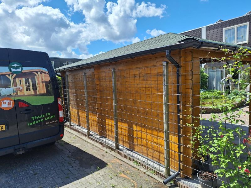 Tuindeco Jannie blokhut 300x300 cm + overkapping 275 cm 44 mm vuren honing geïmpregneerd