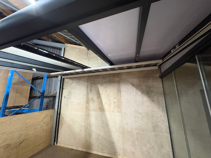 Verasol Greenline aluminium veranda 350x240 cm - antraciet - incl. glasschuifwand, zonwering, 6 spots en spie - exclusief dakbedekking - Showmodel