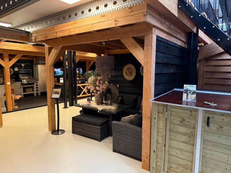 Overkapping 300x250 cm vuren Red Class Wood geïmpegneerd met gepotdekselde wanden - excl. dakbedekking - Showmodel Numansdorp