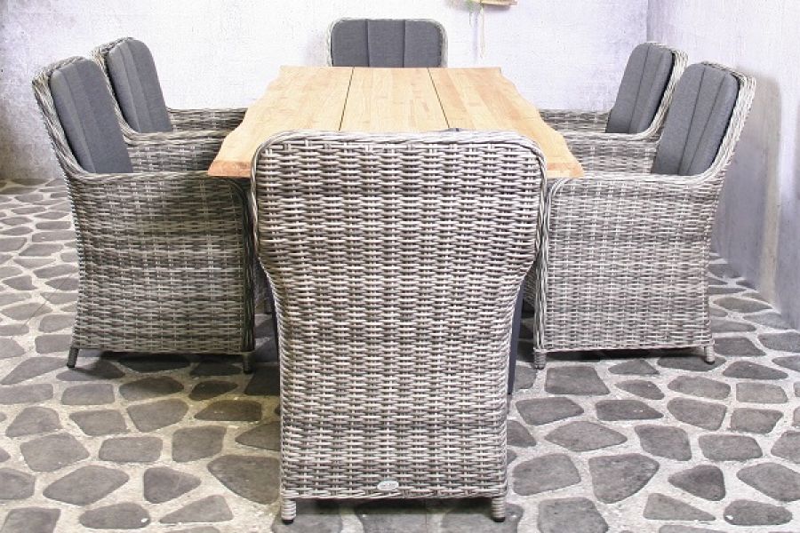Tuinset met teak tafel en wicker stoelen