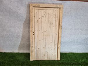 Enkele deur van vurenhout – linksdraaiend, incl. kozijn met metalen dorpel (205 x 112 cm) - SALE25074
