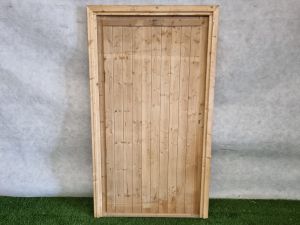 Enkele vurenhouten deur – linksdraaiend, met kozijn en stalen dorpel (200 x 113 cm) - SALE25133