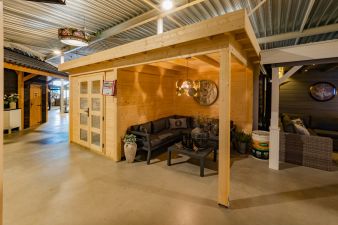 Van Kooten Prime Line blokhut 250x250 cm + overkapping 250 cm + achterwand 28 mm vuren blank - Showmodel Amersfoort