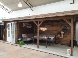 Blokhut 200x250 cm + zijluifel 400cm - zwart/grijs geïmpregneerd - incl. EPDM, composiet funderingsbalken en vlonder - Veldhoven