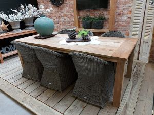 Teak tafel showroom