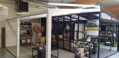 Greenline veranda 600x300 cm - glasdak - incl. rabatwand wit, spie polycarbonaat, bovendakzonwering en led-spots - Waarschoot