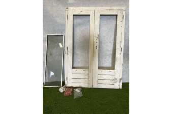 1 stuk beschikbaar: Lugarde deur wit gecoat Incl. hang- en sluitwerk 121x180 cm - beschadigd - SALE01768