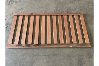 1 stuk beschikbaar: Bangkirai tuinhek Luxe recht 180x70 cm - Beschadigd - SALE01835