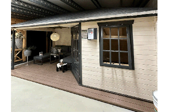 Blokhut Jannie 300x300 cm + zijluifel 275 cm - gebeitst - incl. composiet funderingsbalken en composiet vlonder - Velp