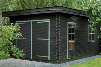 Lugarde garage G2 met een uitzetraam, enkele deur en een dubbele garagedeur