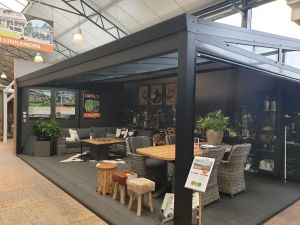 Profiline veranda 700x400 cm - glasdak - zwart - inclusief screen, zijwand, zonwering, ledspots en vlonder - Veldhoven