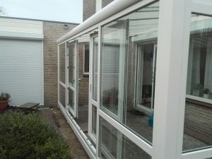 Aluminium veranda met glasschuifdeuren - Alphen aan de Rijn