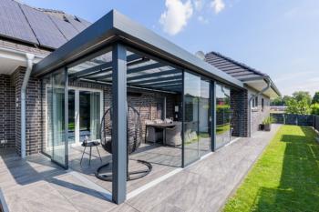 Ontdek de Verasol Linea veranda – Strak design, glashelder comfort
