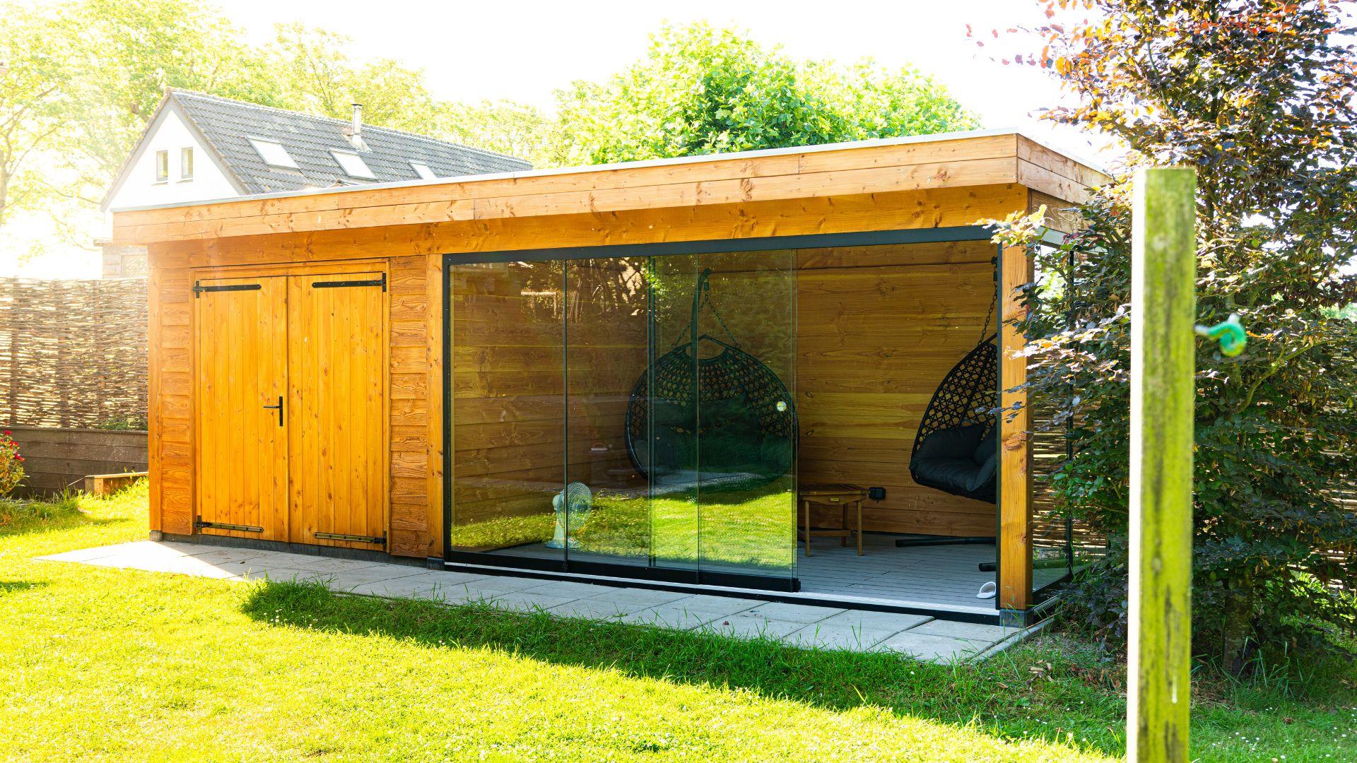 Van Tuinhuis tot Tuinkamer: Maak van je buitenruimte een volwaardige leefplek