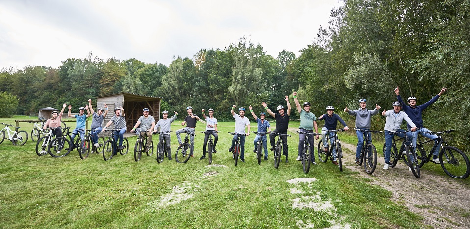 biken met het team van Van Kooten