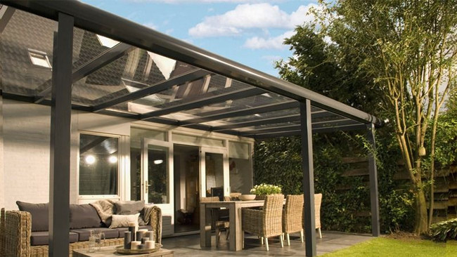 Aluminium veranda met glazen dak